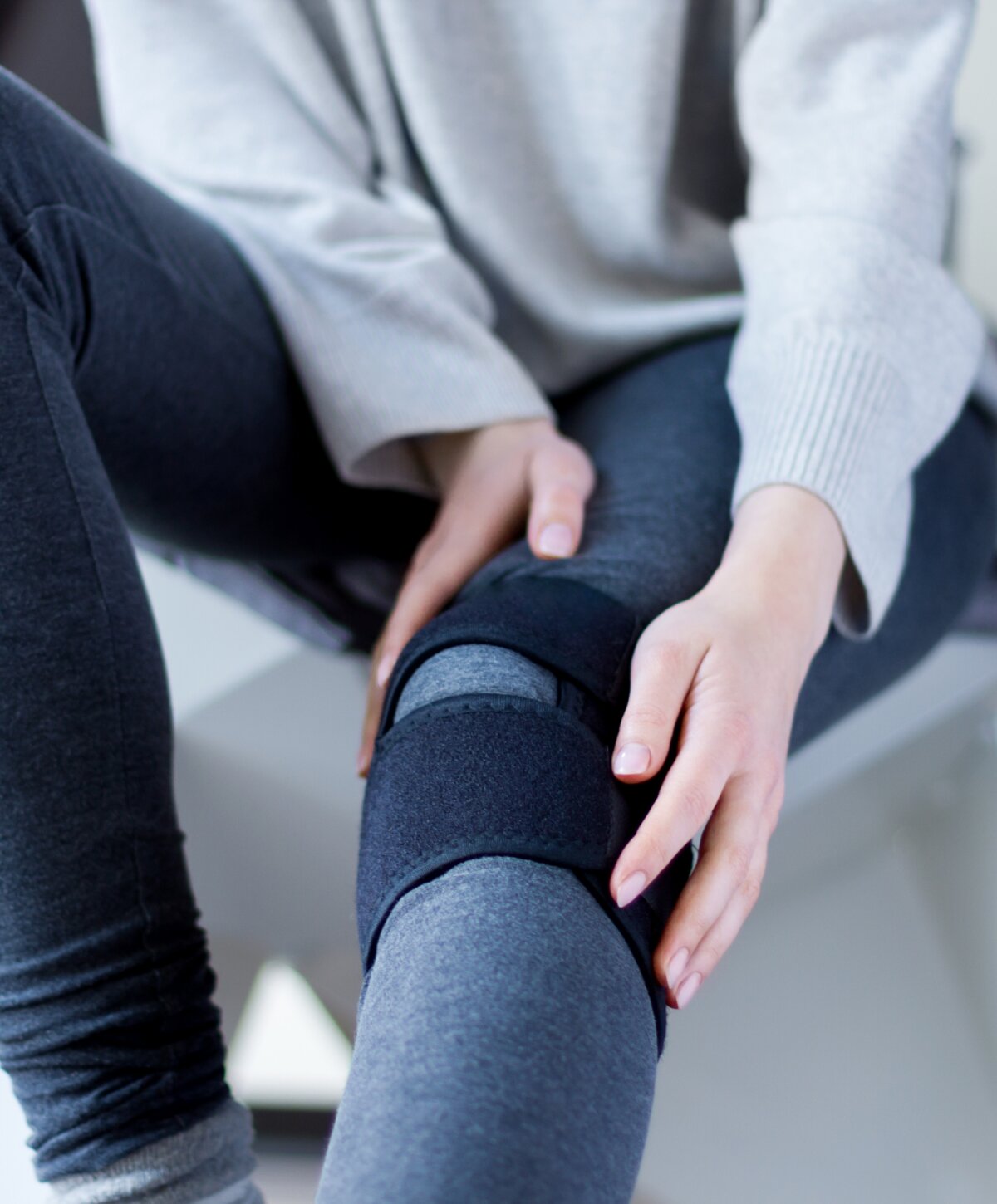 Sacramento Knee Arthroscopy model wearing a knee brace